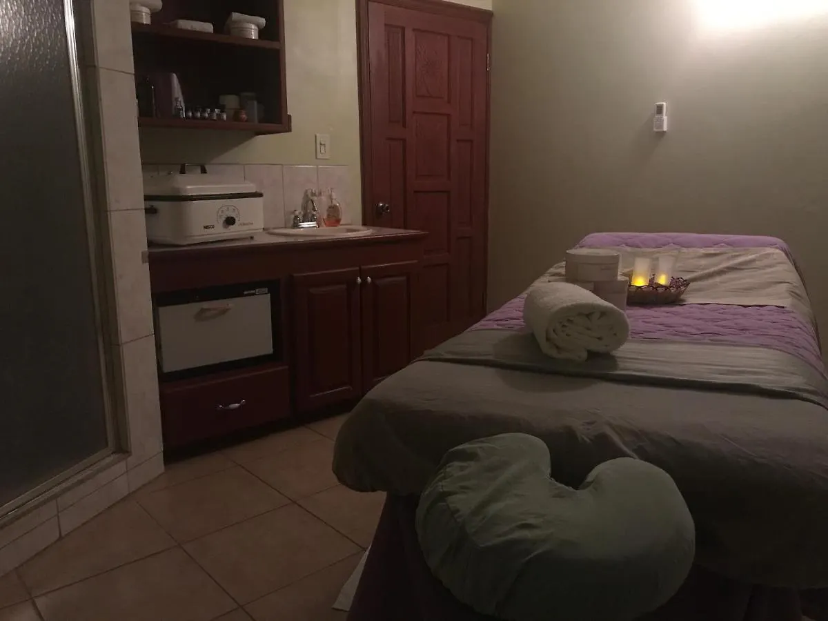 Compassionate Touch Spa & Accommodation Newcastle Village Couette-café